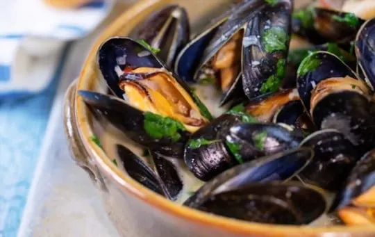 how to store leftover and cooked mussels