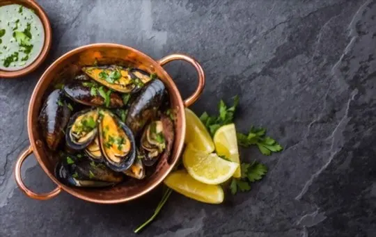 how to tell if leftover and cooked mussels are bad
