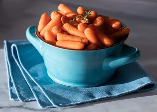 steamed baby carrots with dill
