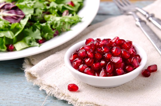 how to tell if pomegranate seeds are bad