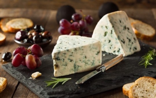 potential risks of freezing gorgonzola cheese