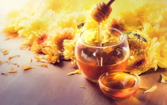 what causes honey to taste bitter to some people