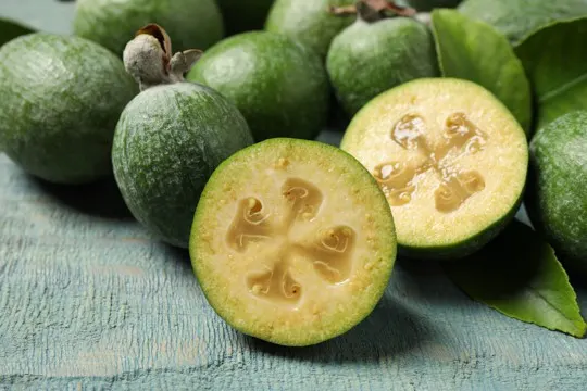 what does feijoa smell like