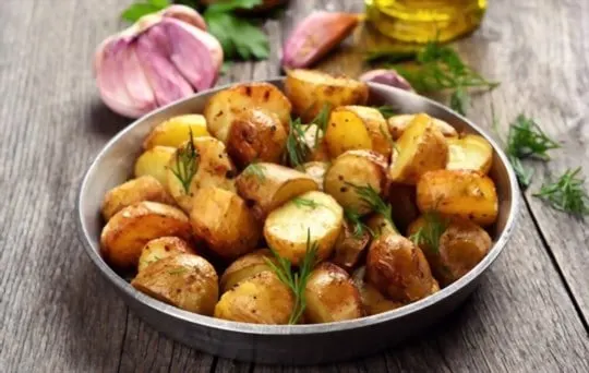roasted potatoes with garlic and rosemary