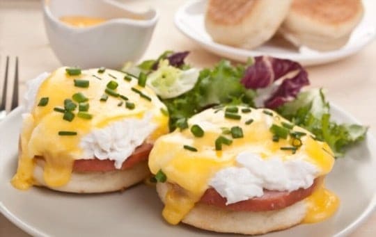 what to serve with eggs benedict