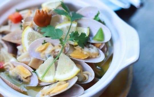 what to serve with steamed clams