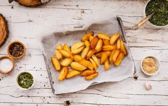 fries with pesto aioli dip