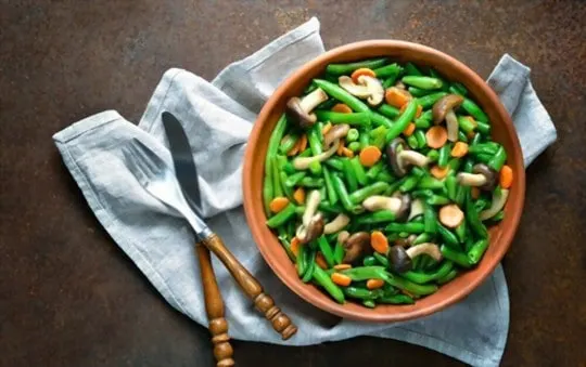 green beans and mushrooms with shallots