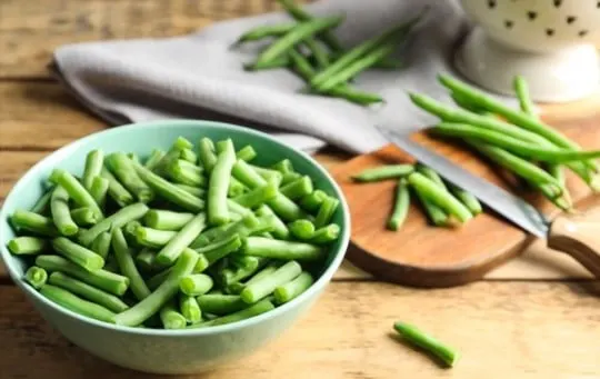 green beans with hazelnuts