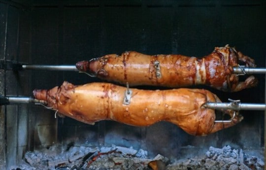 what to serve at a pig roast
