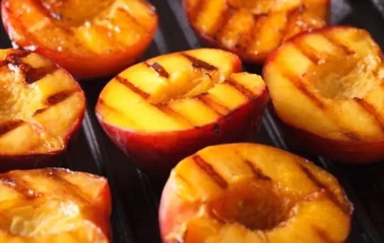 what to serve with grilled peaches